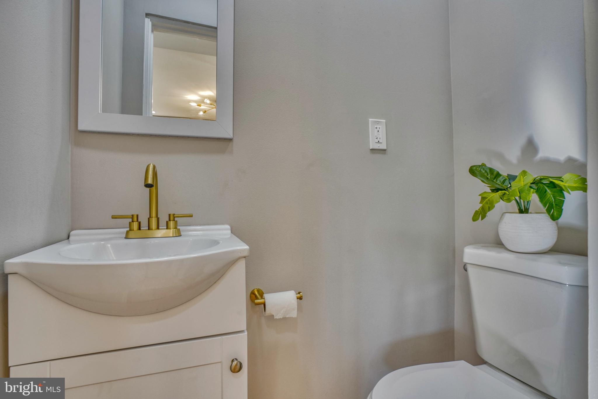 5309 Catalpha Road Baltimore, MD 21214 - Photo 17 of 45 Half bath on Main level