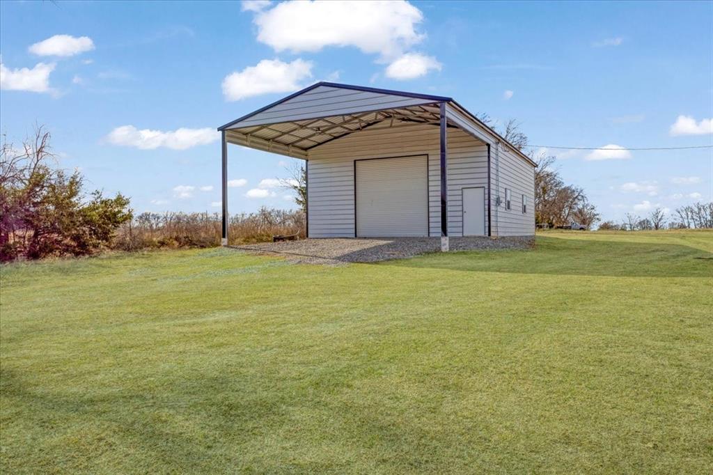 1044 County Road 3230 Windom, TX 75492 - Photo 23 of 40 a big room with an ocean view