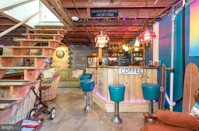 a view of entryway with seating area