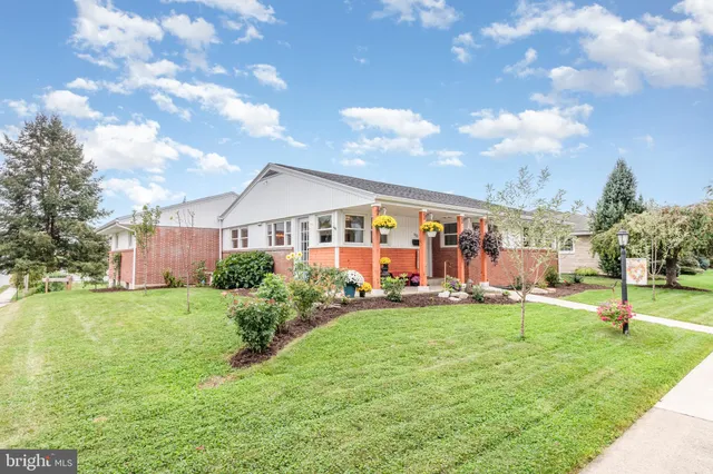 a view of a house with a yard and plants