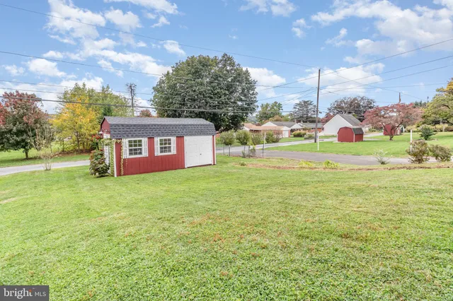 a view of a house with a big yard
