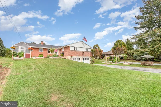 a view of house with garden
