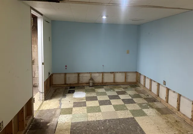 $289,900 | 1330 North Kinser Pike, Bloomington, IN 47404