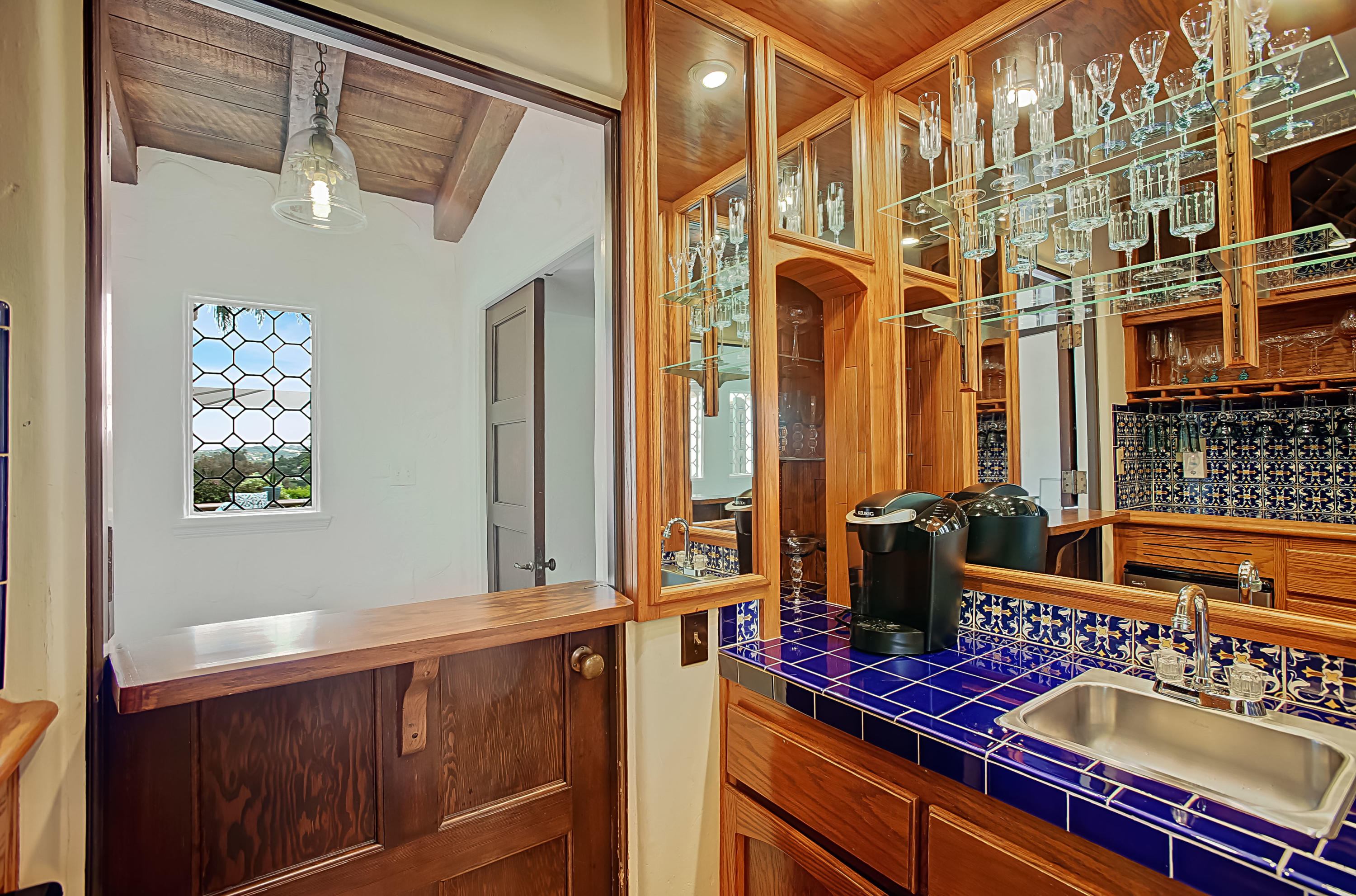 465 Via Dichosa Santa Barbara, CA 93110 - Photo 26 of 57 Wet bar