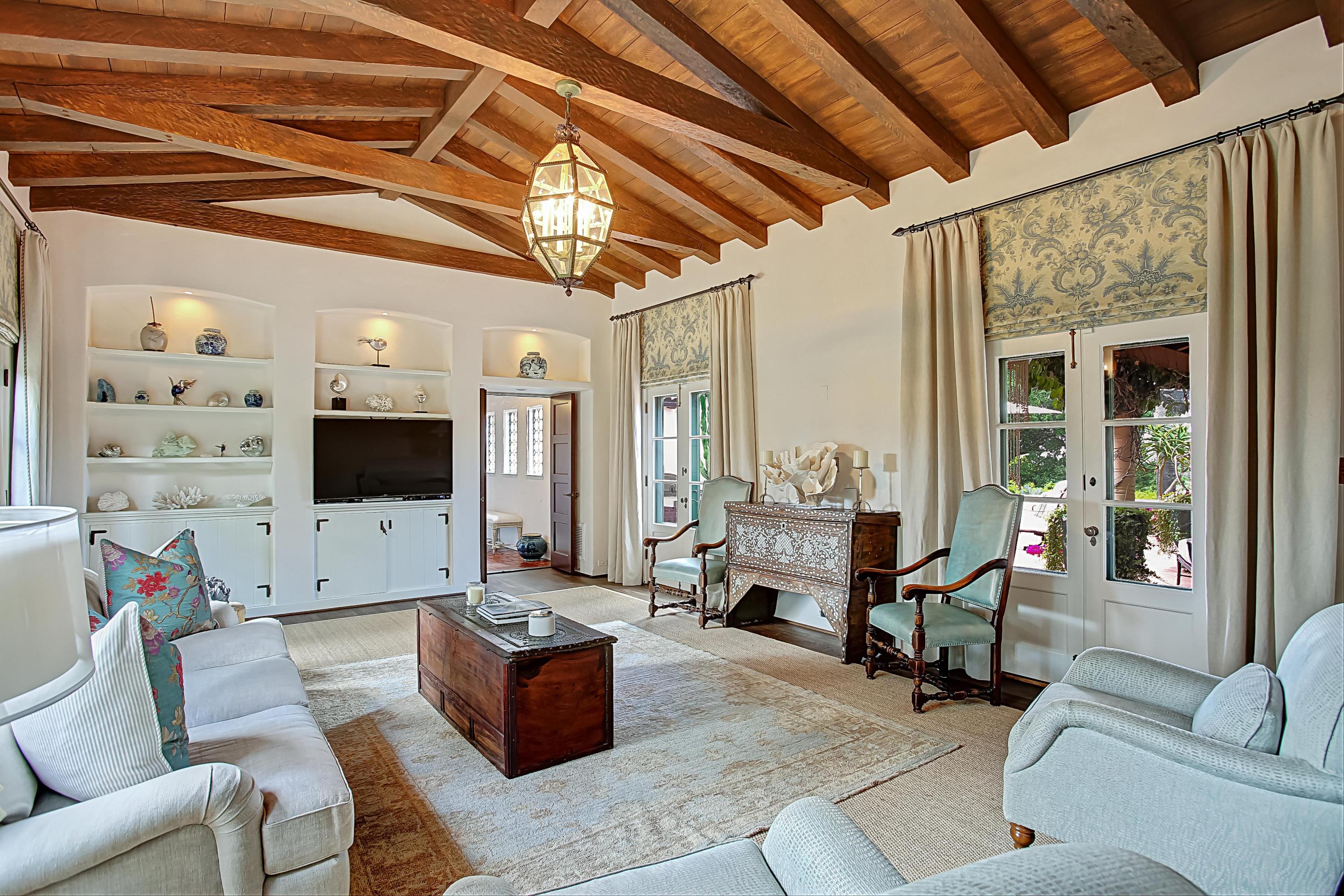 465 Via Dichosa Santa Barbara, CA 93110 - Photo 34 of 57 Living room