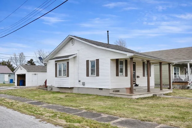 $79,500 | 1201 East Bond Street, Benton, IL 62812
