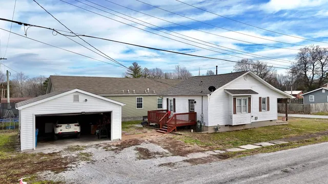 $79,500 | 1201 East Bond Street, Benton, IL 62812