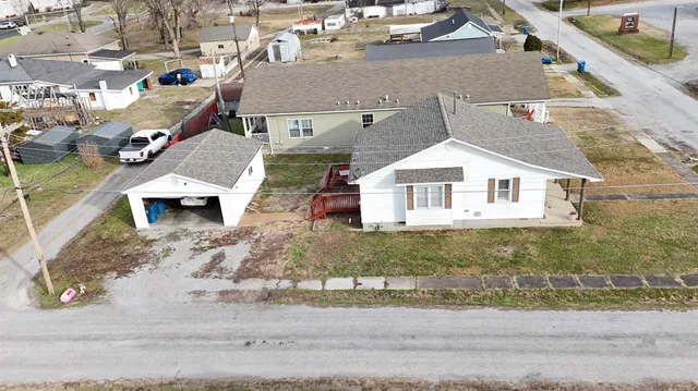 $79,500 | 1201 East Bond Street, Benton, IL 62812