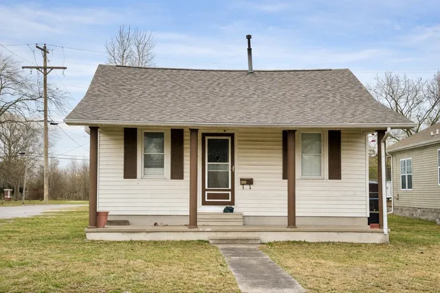 $79,500 | 1201 East Bond Street, Benton, IL 62812