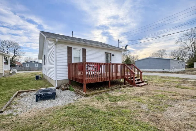 $79,500 | 1201 East Bond Street, Benton, IL 62812