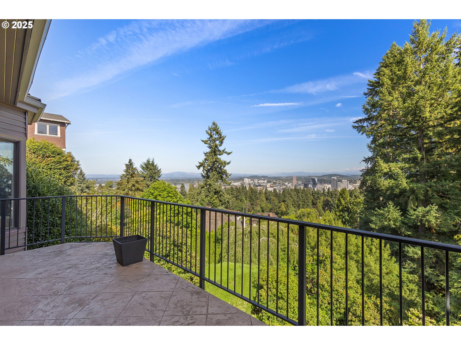 2869 Southwest Champlain Drive Portland, OR 97205 - Photo 15 of 46