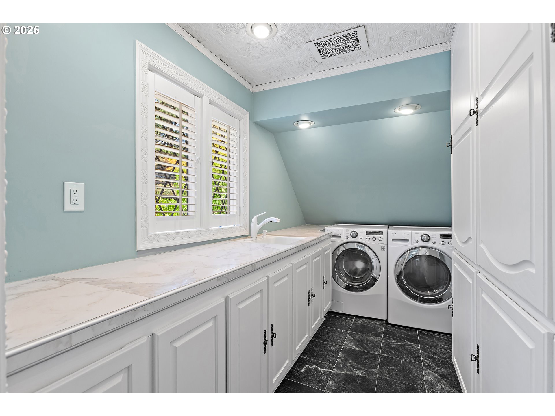 2869 Southwest Champlain Drive Portland, OR 97205 - Photo 23 of 46