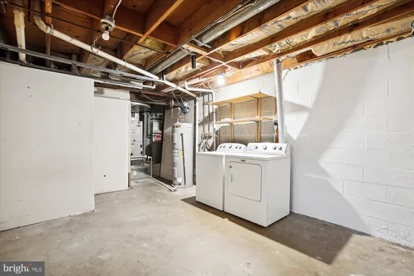 a view of utility room