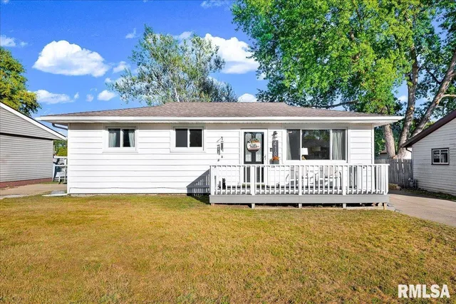 $138,000 | 418 Sherwood Drive, Pekin, IL 61554