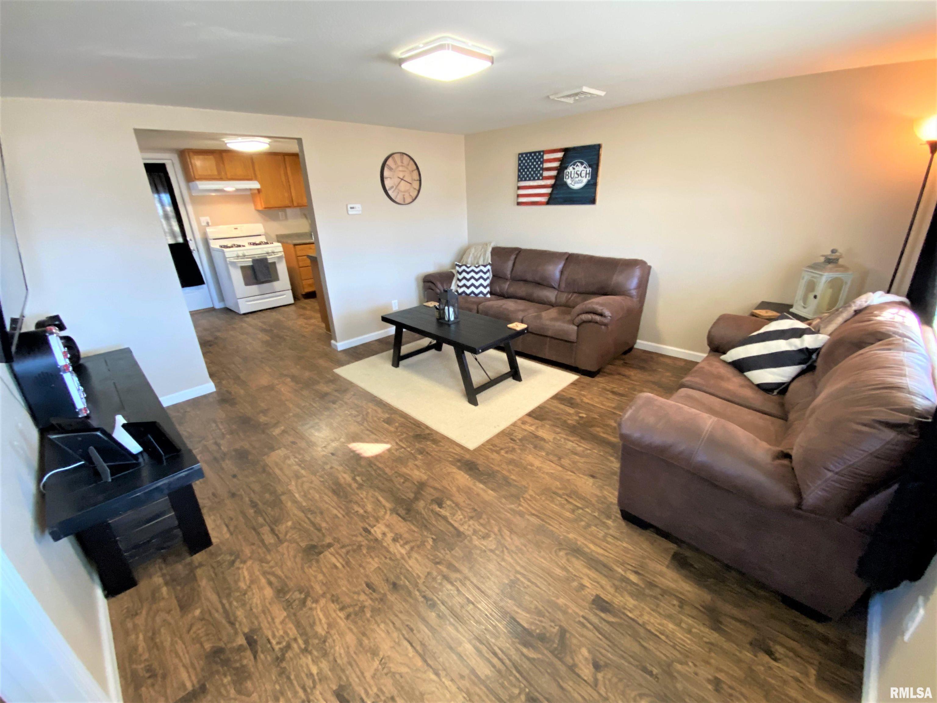 335 College Street Flora, IL 62839 - Photo 9 of 50 Gallery Image 9