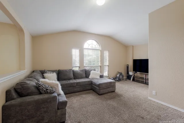 $394,889 | 401 Zoeller Cove, Cibolo, TX 78108