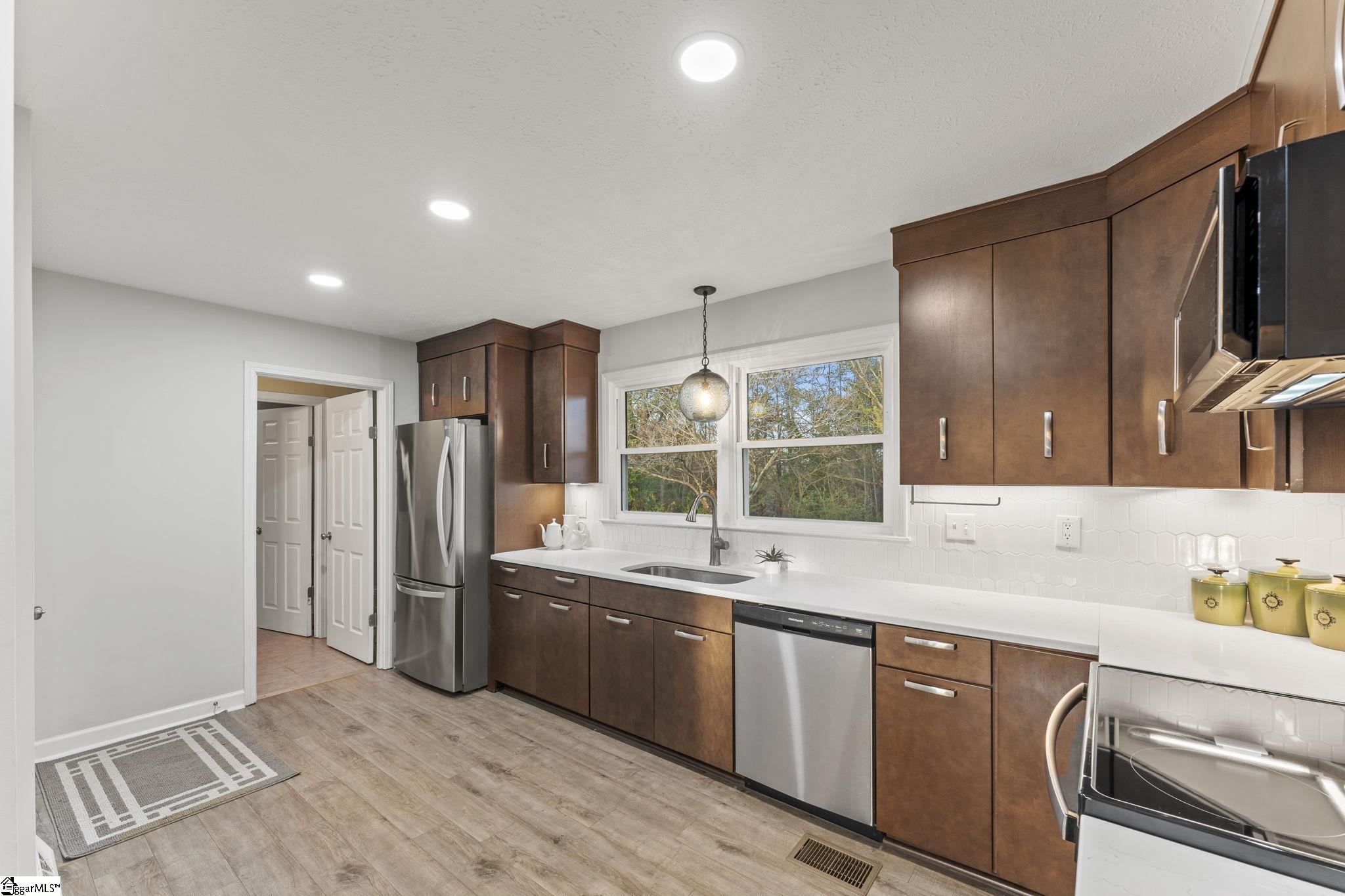 429 Pelzer Highway Easley, SC 29642 - Photo 7 of 42