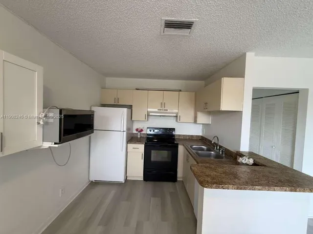 $2,100 | 2834 Coral Springs Drive, Unit 2834, Coral Springs, FL 33065
