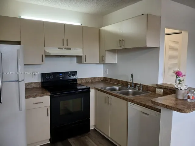 $2,100 | 2834 Coral Springs Drive, Unit 2834, Coral Springs, FL 33065