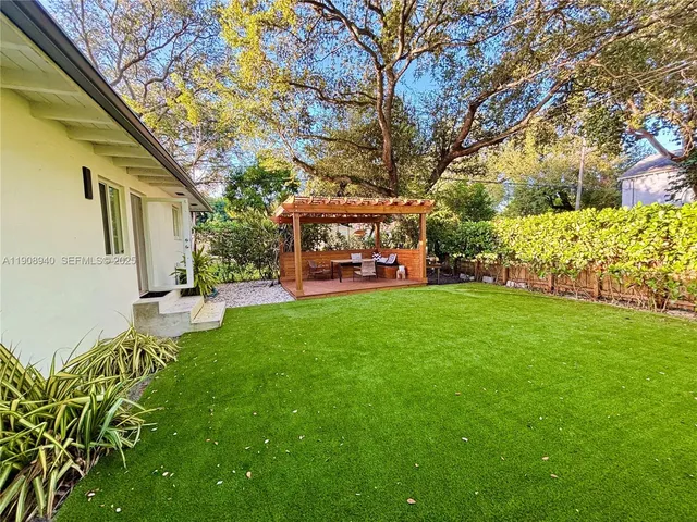 $5,600 | 330 Northeast 88th Street, El Portal, FL 33138