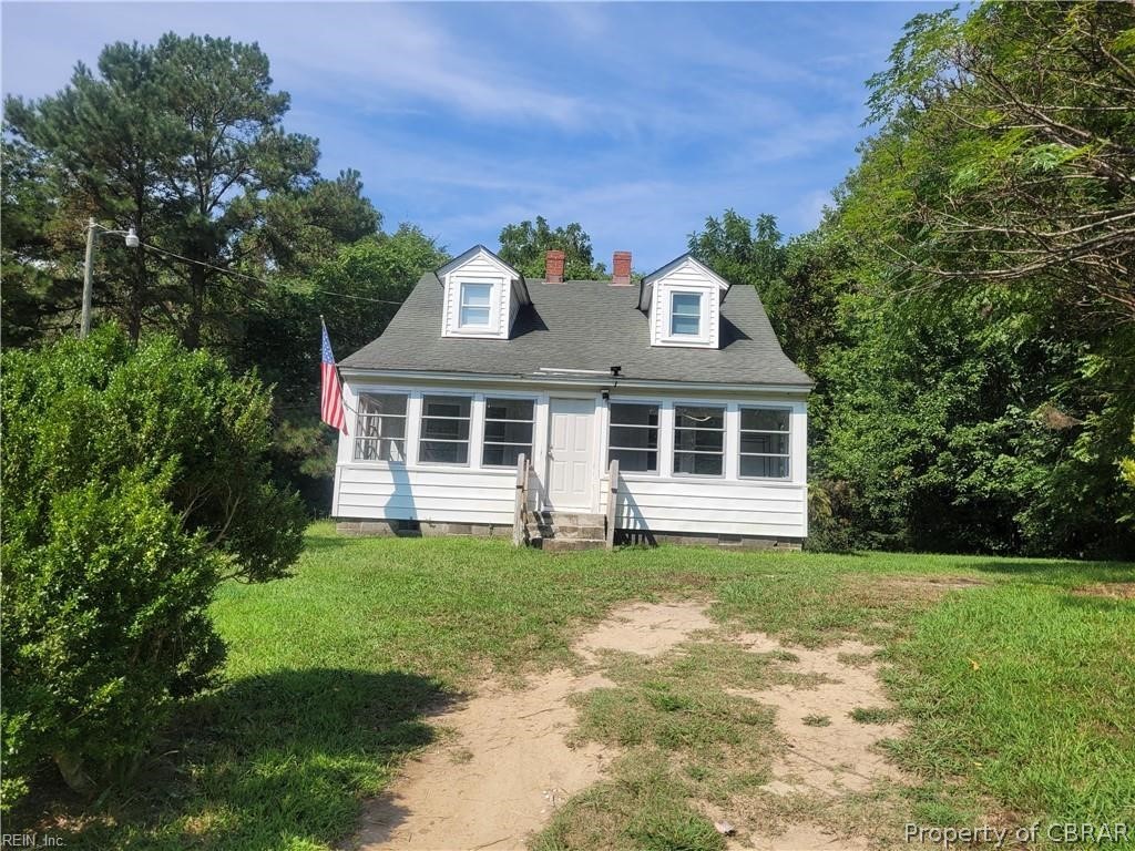 863 Urbanna Road Saluda, VA 23149 - Photo 1 of 24 Cape cod-style house with a front yard