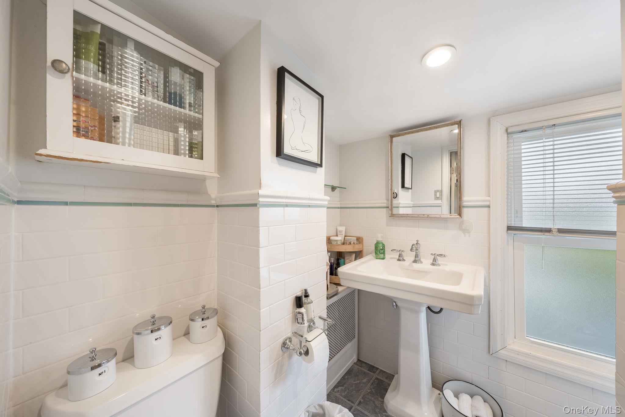 82 Nottingham Avenue Valley Stream, NY 11580 - Photo 10 of 30