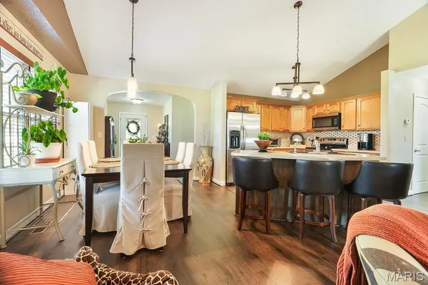 $415,000 | 18074 West Oxford Road, Staunton, IL 62088