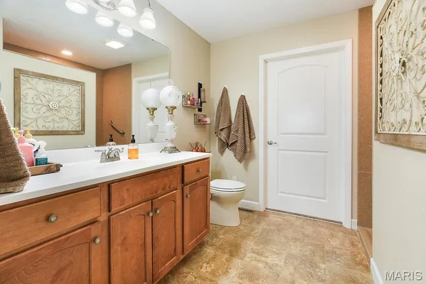 $415,000 | 18074 West Oxford Road, Staunton, IL 62088