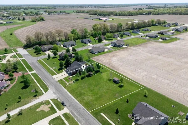 $415,000 | 18074 West Oxford Road, Staunton, IL 62088