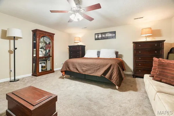 $415,000 | 18074 West Oxford Road, Staunton, IL 62088