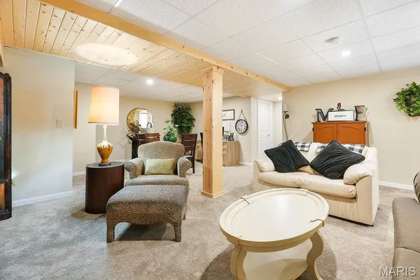 $415,000 | 18074 West Oxford Road, Staunton, IL 62088