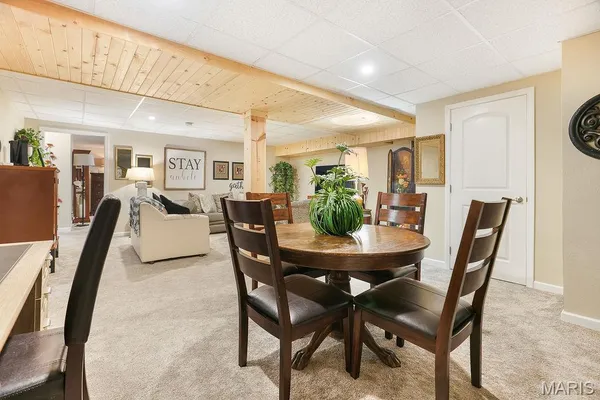 $415,000 | 18074 West Oxford Road, Staunton, IL 62088