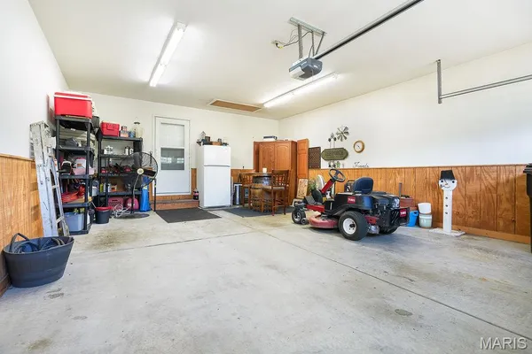 $415,000 | 18074 West Oxford Road, Staunton, IL 62088