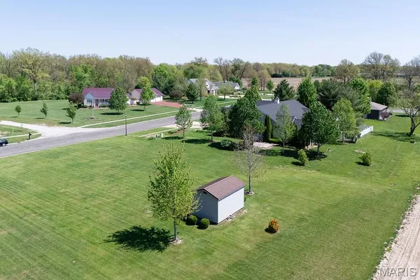 $415,000 | 18074 West Oxford Road, Staunton, IL 62088
