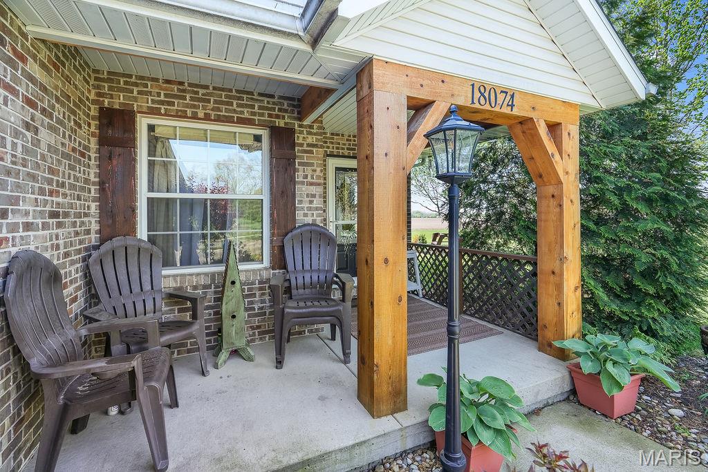 18074 West Oxford Road Staunton, IL 62088 - Photo 6 of 54