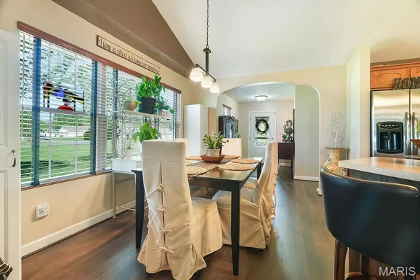 $415,000 | 18074 West Oxford Road, Staunton, IL 62088