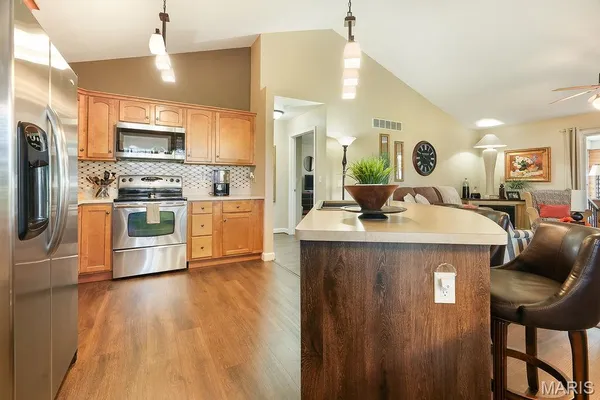 $415,000 | 18074 West Oxford Road, Staunton, IL 62088