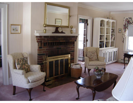 9 Nottingham Road Worcester, MA 01609 - Photo 3 of 10 Gallery Image 3