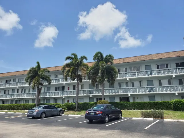 $1,500 | 2200 Springdale Boulevard, Unit 306, Palm Springs, FL 33461