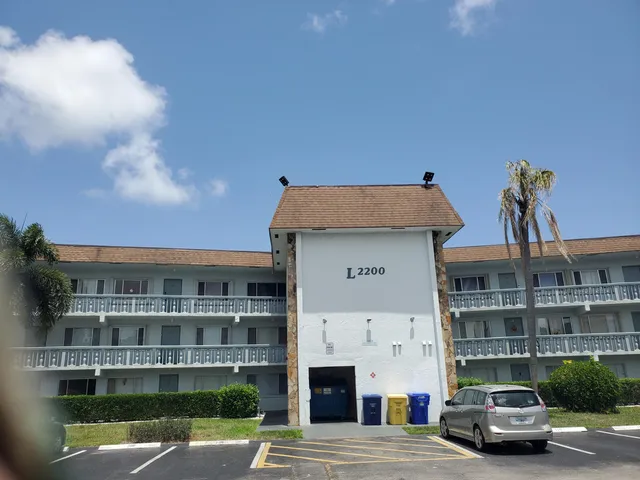 $1,500 | 2200 Springdale Boulevard, Unit 306, Palm Springs, FL 33461