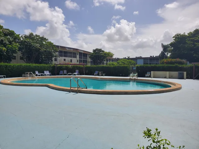 $1,500 | 2200 Springdale Boulevard, Unit 306, Palm Springs, FL 33461