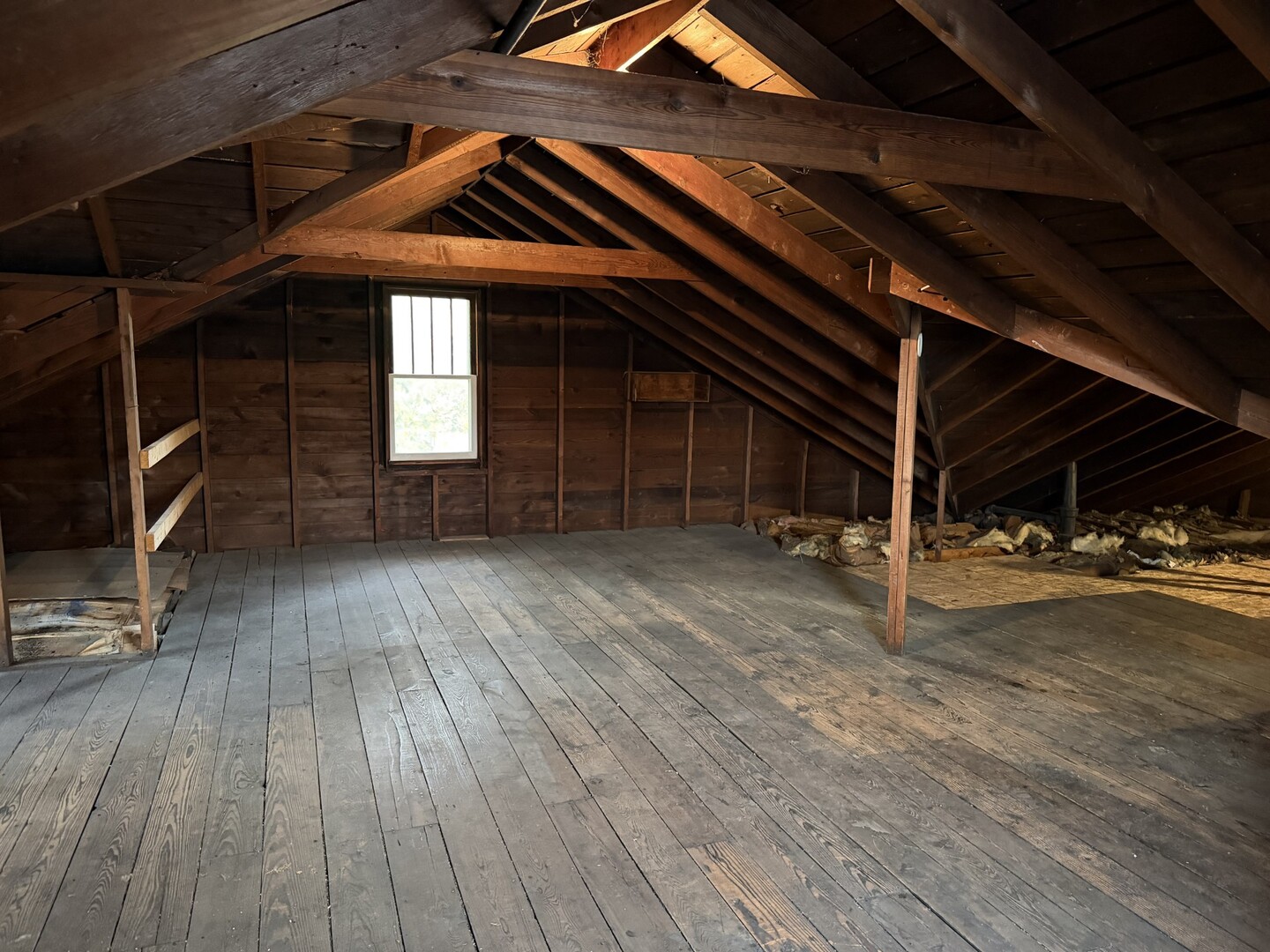 705 West Olive Street Bloomington, IL 61701 - Photo 22 of 32 an empty room with wooden floor and windows