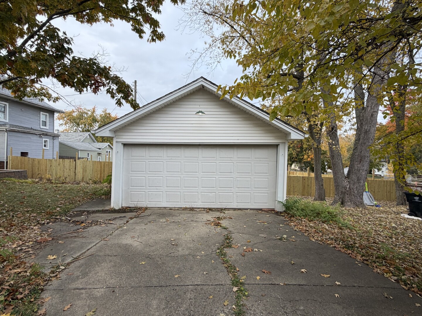 705 West Olive Street Bloomington, IL 61701 - Photo 4 of 32 a front view of house with yard and trees