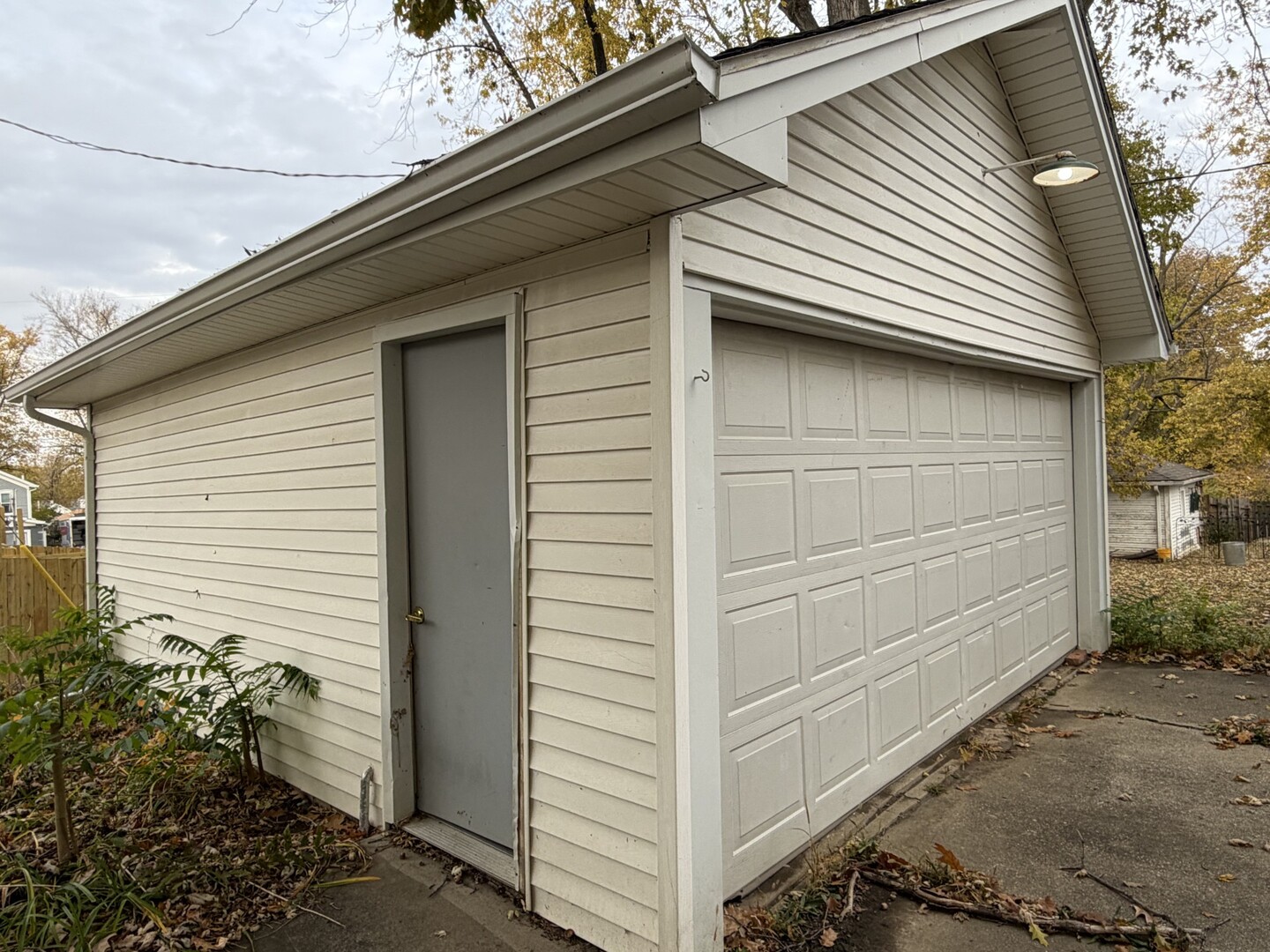 705 West Olive Street Bloomington, IL 61701 - Photo 5 of 32 a small white building with a outdoor space