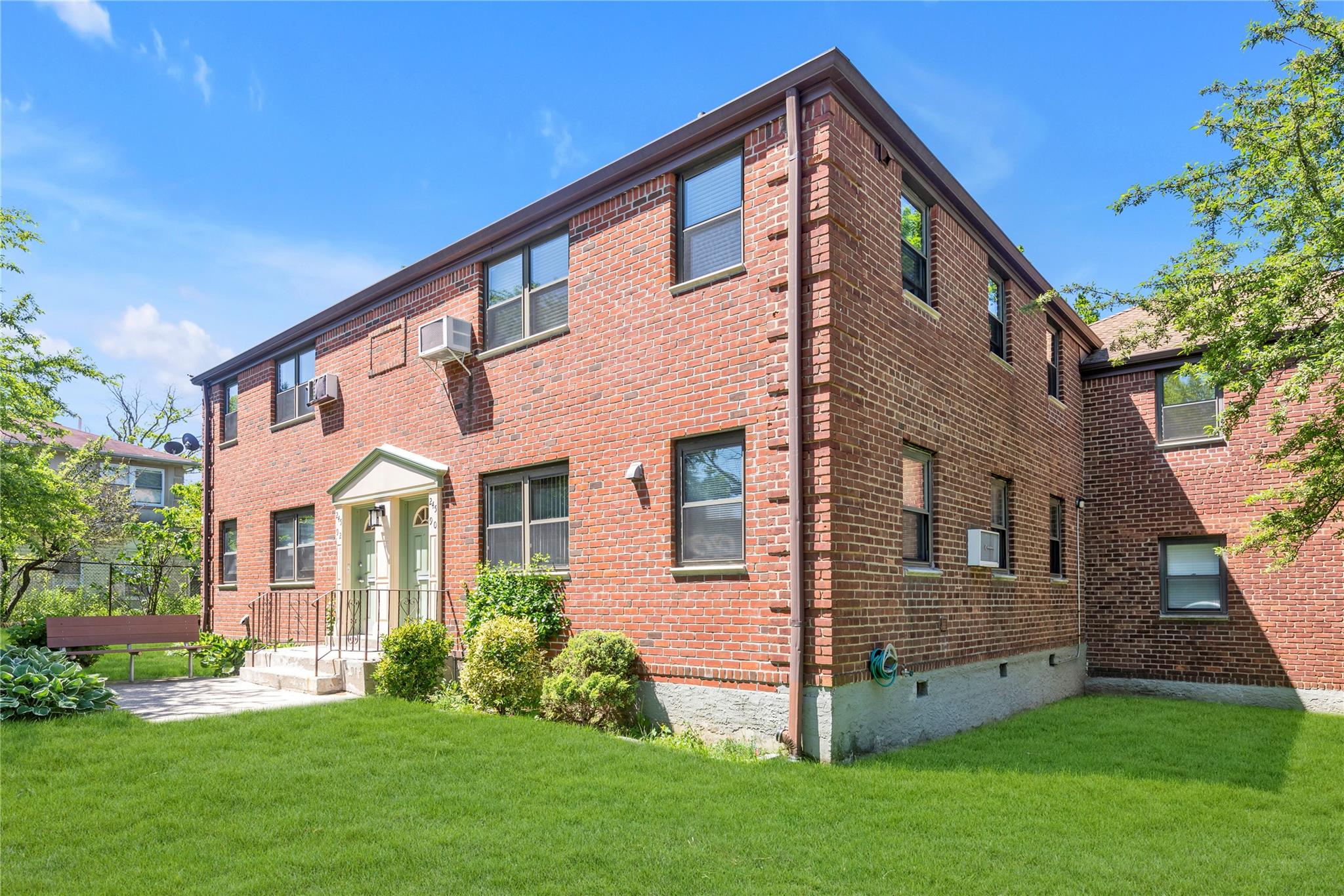 a view of backyard with garden