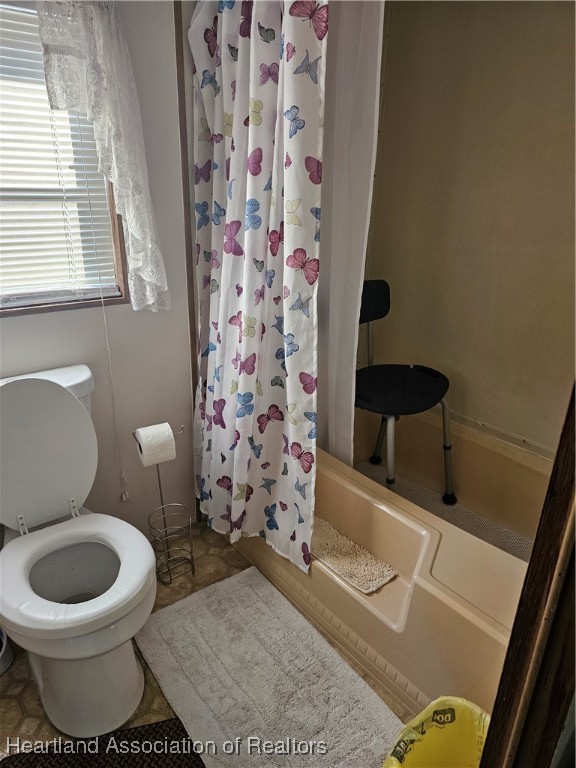 7959 Elliott Road Sebring, FL 33876 - Photo 20 of 31 a bathroom with a toilet and a shower curtain