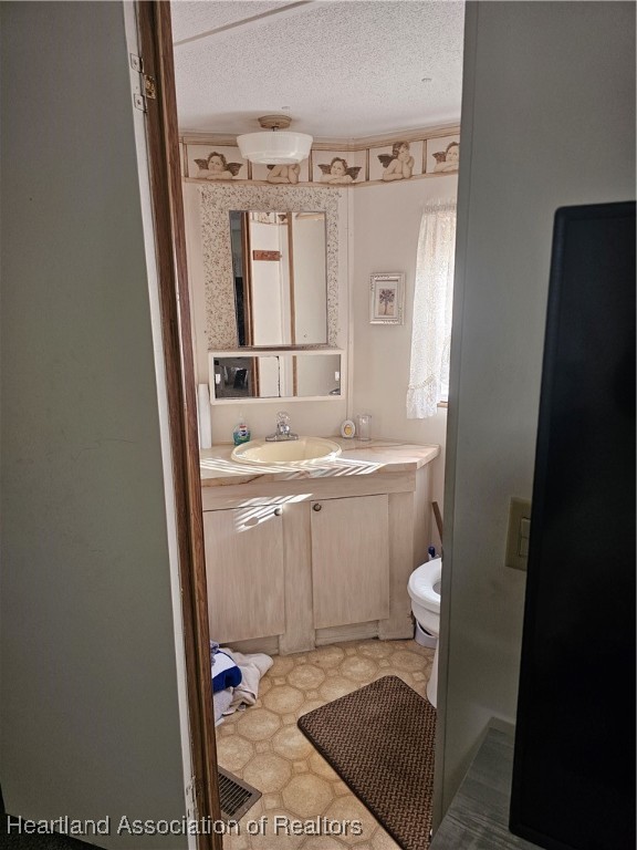 7959 Elliott Road Sebring, FL 33876 - Photo 21 of 31 a bathroom with a sink a toilet and shower