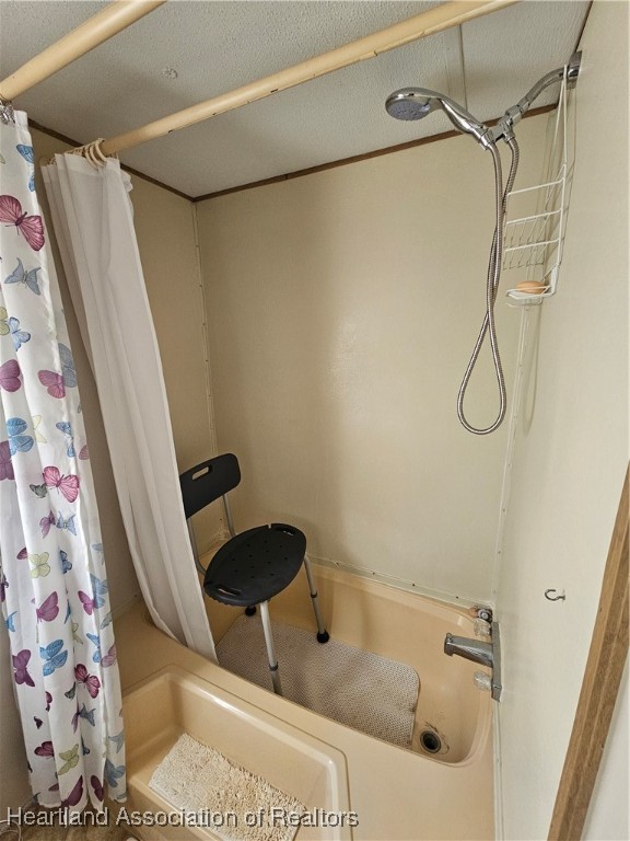7959 Elliott Road Sebring, FL 33876 - Photo 10 of 31 a bathroom with a shower and a sink