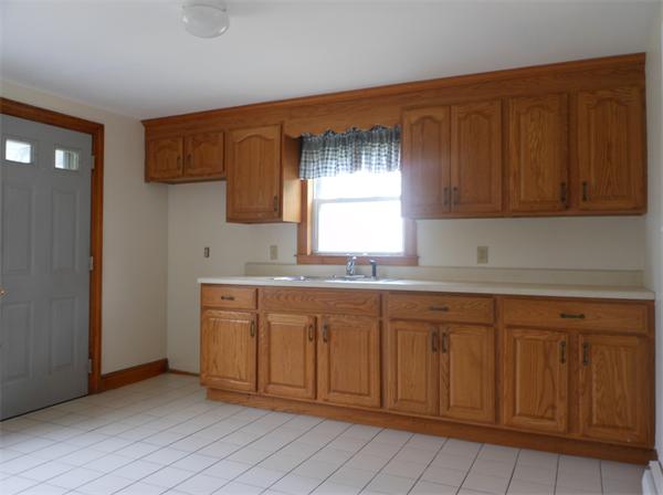 26 Reynolds Road Peabody, MA 01960 - Photo 5 of 11 Gallery Image 5