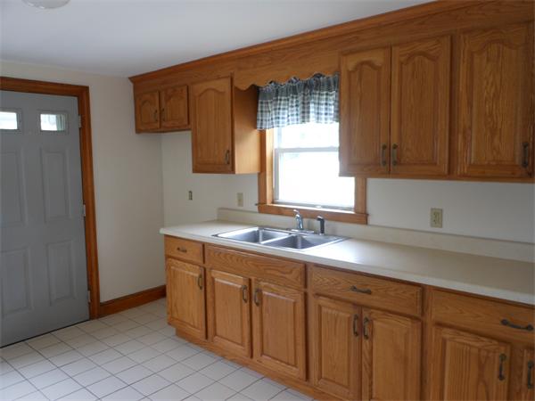 26 Reynolds Road Peabody, MA 01960 - Photo 6 of 11 Gallery Image 6